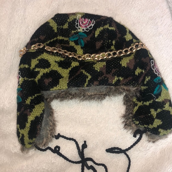 betsey johnson winter hats